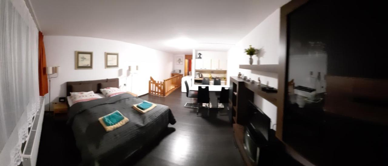 Ferienwohnung Falkennest ザンクト・エングルマール エクステリア 写真